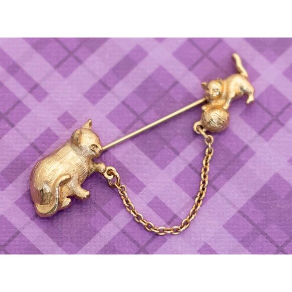 Vintage Pet Cat Gold Tone Stick Pin by Avon - V19 - Picture 2 of 3